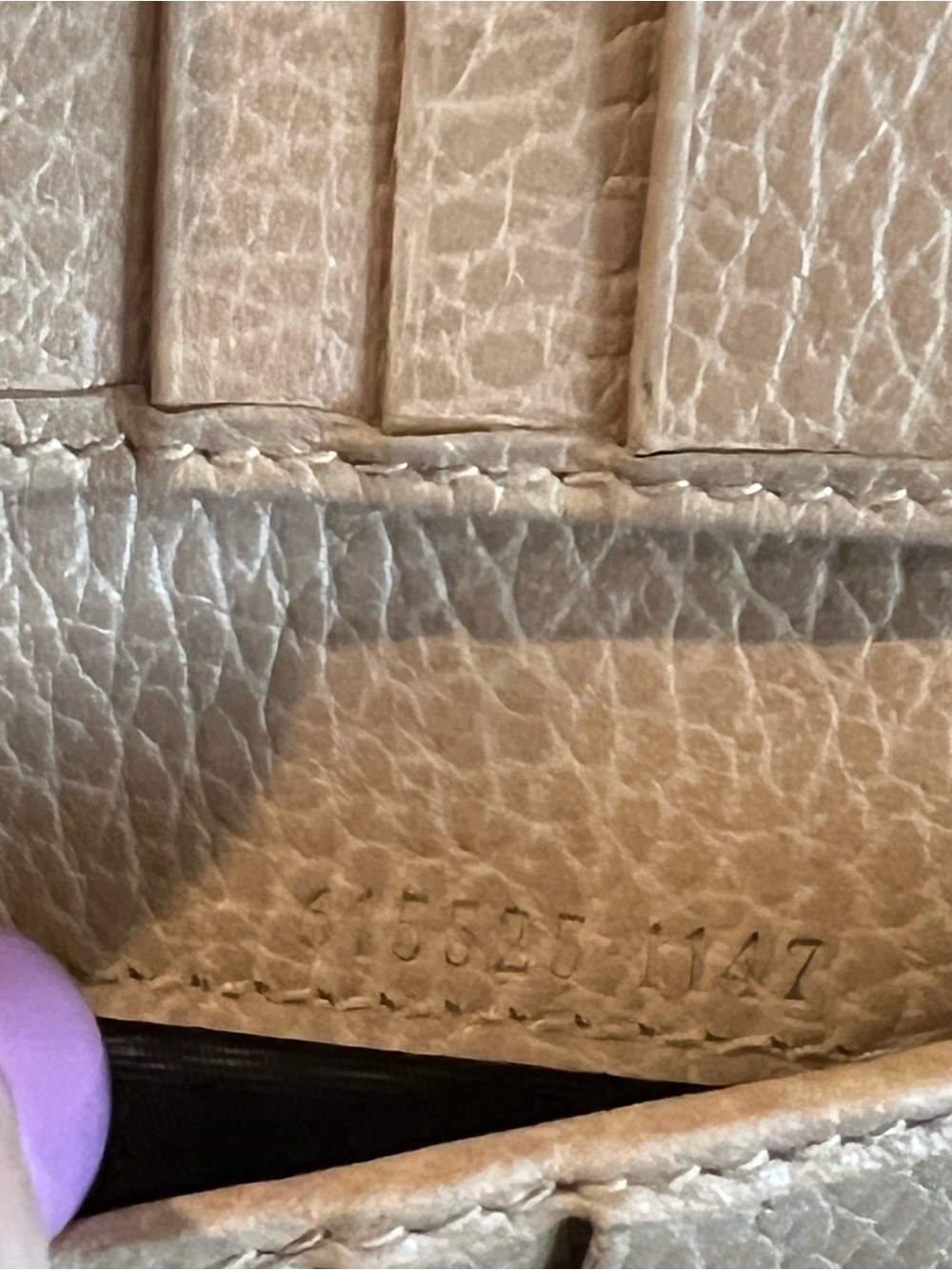 Gucci Compact Beige Leather Wallet with Gold Logo - Picture 9 of 9